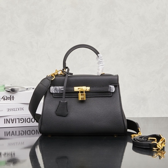 Meet the Posher Handbags - Hermes Kelly 25 Bag - Black Togo Leather with Gold Hardware